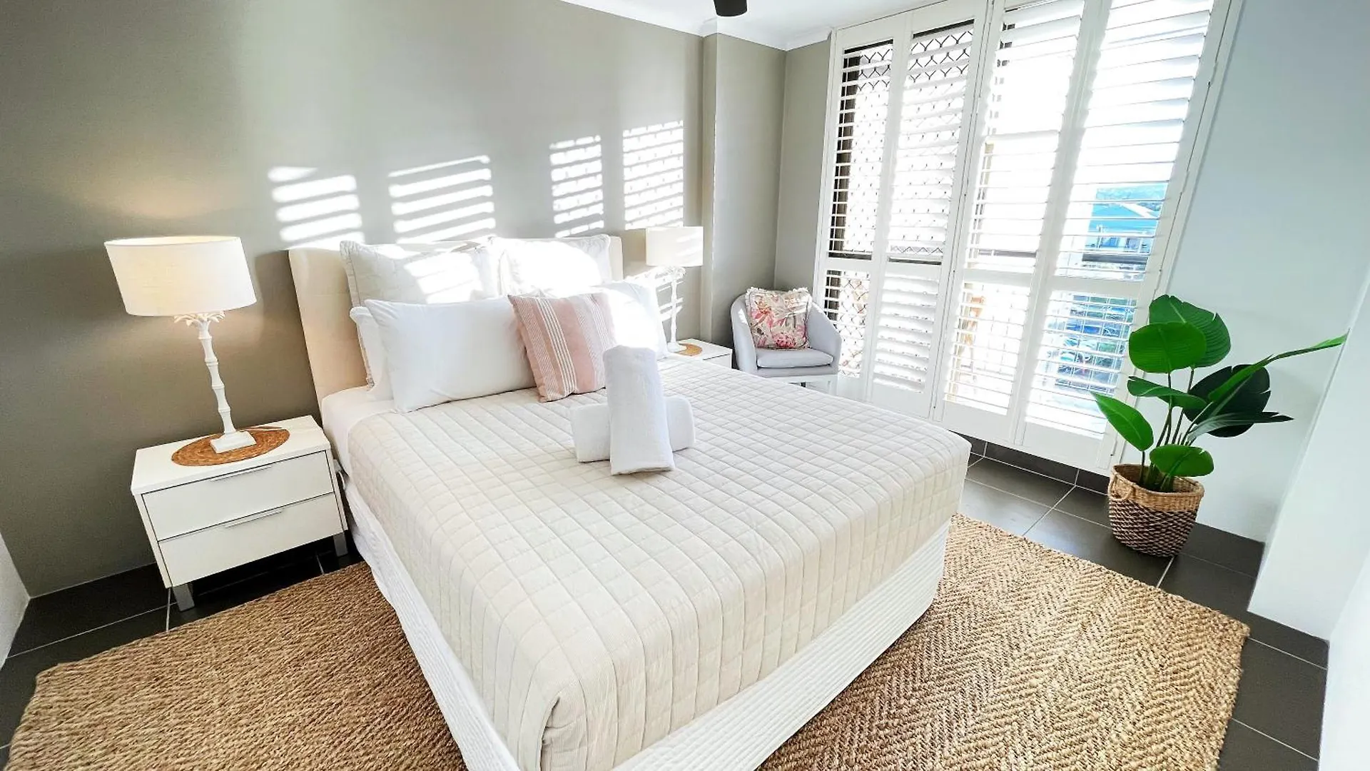 Maroochydore Riverfront Apartment 0*,