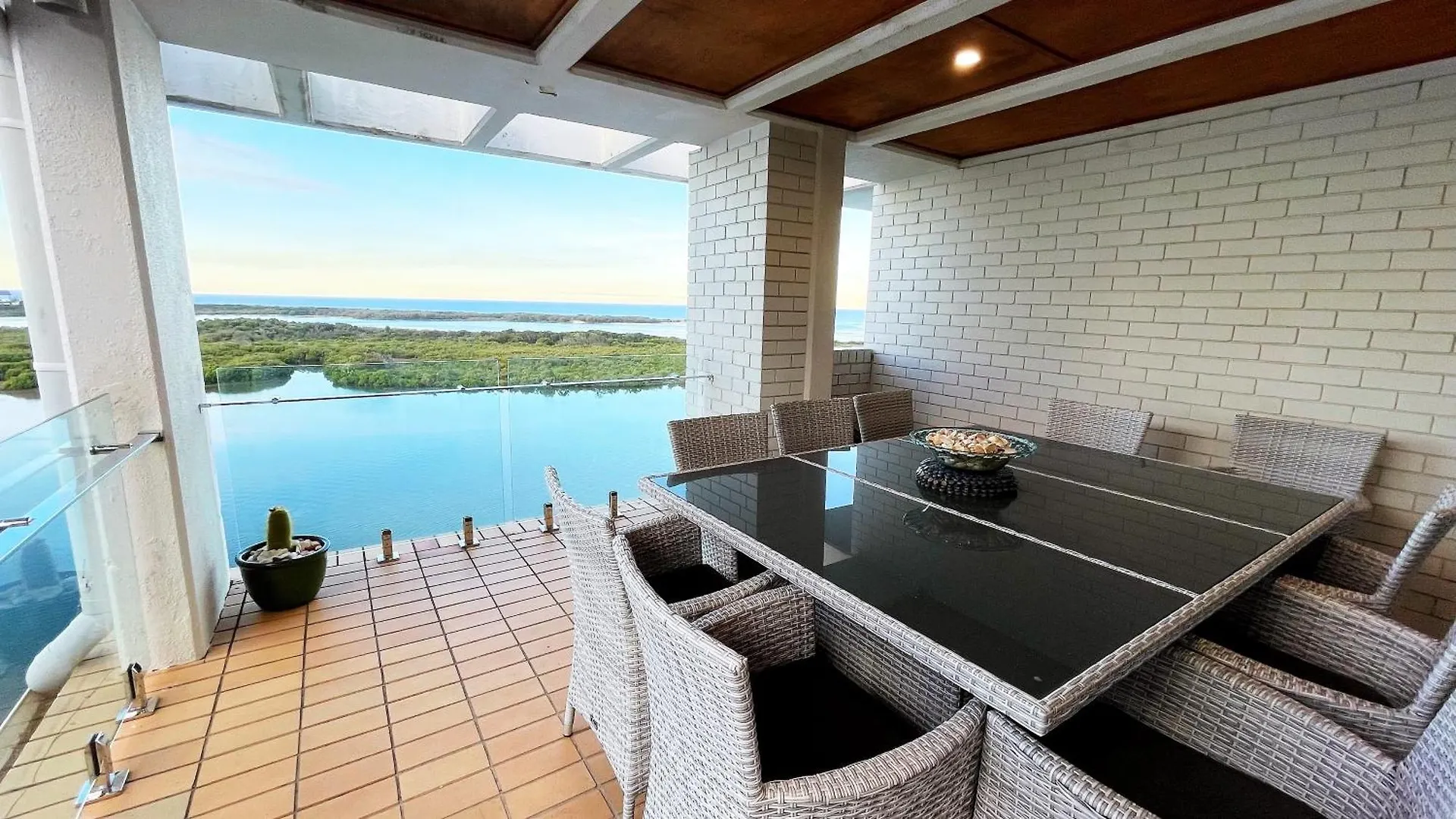 Maroochydore Riverfront Apartment 0*,  Australie